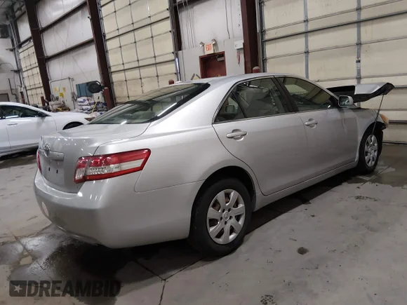 ✅ 2010 Toyota Camry LE • VIN: JTNBF3EKXA3005138 • Lot: 44888019. Wystawiony na IAAI z przebiegiem 105 262 mil. Bezpłatny archiwum sprzedaży aukcyjnych z USA i szczegółowy raport historii pojazdu na DreamBid. Zdjęcie 4.
