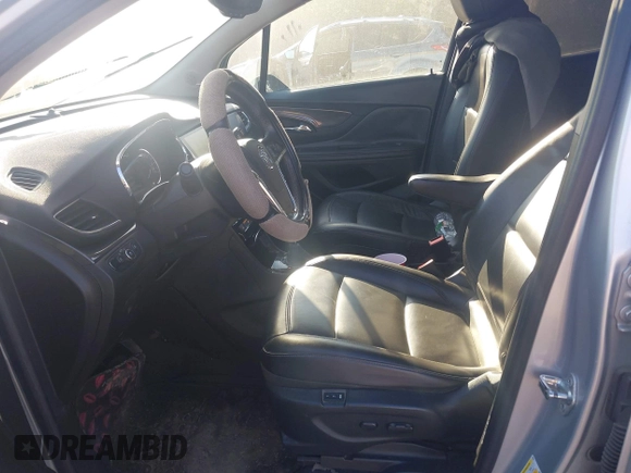 ✅ 2018 Buick Encore Essence • VIN: KL4CJGSBXJB523334 • Lot: 44817150. Wystawiony na IAAI z przebiegiem 66 029 mil. Bezpłatny archiwum sprzedaży aukcyjnych z USA i szczegółowy raport historii pojazdu na DreamBid. Zdjęcie 5.