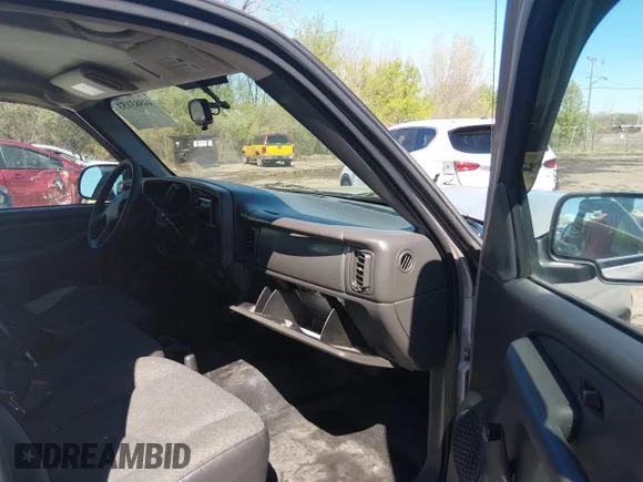 ✅ 2006 GMC Sierra 1500 Work Truck • VIN: 3GTEC14XX6G256547 • Lot: 44883153. Wystawiony na IAAI z przebiegiem 187 256 mil. Bezpłatny archiwum sprzedaży aukcyjnych z USA i szczegółowy raport historii pojazdu na DreamBid. Zdjęcie 5.