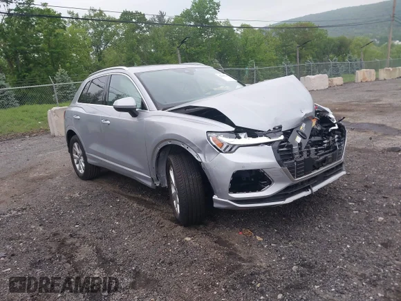 ✅ 2024 Audi Q3 Premium • VIN: WA1AUCF3XR1076791 • Lot: 42280348. Wystawiony na IAAI z przebiegiem 4 674 mil. Bezpłatny archiwum sprzedaży aukcyjnych z USA i szczegółowy raport historii pojazdu na DreamBid. Zdjęcie 1.