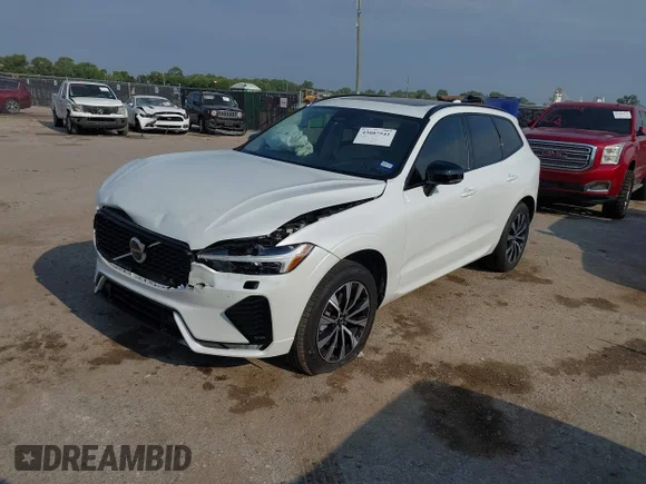 ✅ 2025 Volvo XC60 Core • VIN: YV4M12RJ5S1122305 • Лот: 43087541. Опубліковано раніше на IAAI з пробігом 4 411 миль. Безкоштовний доступ до архіву аукціонних продажів зі США та докладний звіт про історію автомобіля на DreamBid. Зображення 2.