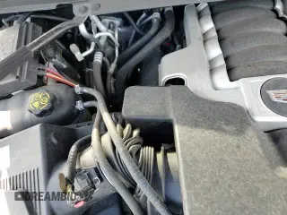 ✅ 2019 Cadillac Escalade Luxury • VIN: 1GYS3BKJ2KR232450 • Lot: 90108975. Wystawiony na Copart z przebiegiem 70 702 mil. Bezpłatny archiwum sprzedaży aukcyjnych z USA i szczegółowy raport historii pojazdu na DreamBid. Zdjęcie 15.