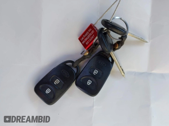 ✅ 2013 Kia Sorento LX • VIN: 5XYKTDA62DG417999 • Lot: 44665521. Wystawiony na IAAI z przebiegiem 111 927 mil. Bezpłatny archiwum sprzedaży aukcyjnych z USA i szczegółowy raport historii pojazdu na DreamBid. Zdjęcie 11.