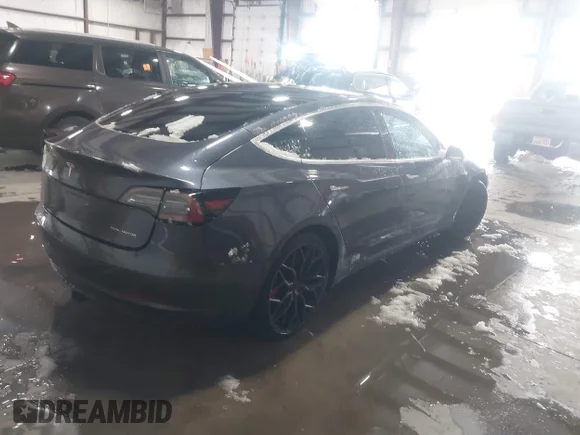 ✅ 2018 Tesla Model 3 Long Range Battery • VIN: 5YJ3E1EB4JF106128 • Lot: 44185120. Wystawiony na IAAI z przebiegiem 121 161 mil. Bezpłatny archiwum sprzedaży aukcyjnych z USA i szczegółowy raport historii pojazdu na DreamBid. Zdjęcie 4.