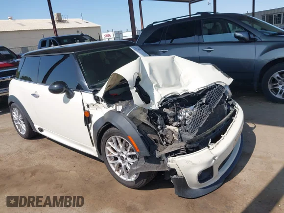 ✅ 2013 MINI Hardtop • VIN: WMWSU3C56DT370652 • Лот: 42574065. Опубликован ранее на IAAI с пробегом 105 545 миль. Бесплатный доступ к архиву аукционных продаж из США и подробный отчёт об истории автомобиля на DreamBid. Изображение 1.