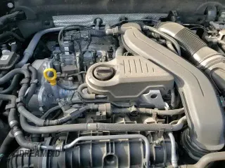 ✅ 2023 Volkswagen Taos S • VIN: 3VVCX7B27PM371360 • Lot: 70561135. Wystawiony na Copart z przebiegiem 71 628 mil. Bezpłatny archiwum sprzedaży aukcyjnych z USA i szczegółowy raport historii pojazdu na DreamBid. Zdjęcie 16.