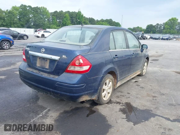 ✅ 2007 Nissan Versa S • VIN: 3N1BC11E17L450417 • Lot: 45191660. Wystawiony na IAAI z przebiegiem 103 042 mil. Bezpłatny archiwum sprzedaży aukcyjnych z USA i szczegółowy raport historii pojazdu na DreamBid. Zdjęcie 4.