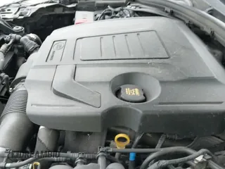 ✅ 2020 Land Rover Range Rover Velar R-Dynamic S • VIN: SALYK2EX1LA278170 • Лот: 42561581. Опубликован ранее на IAAI с пробегом 34 937 миль. Бесплатный доступ к архиву аукционных продаж из США и подробный отчёт об истории автомобиля на DreamBid. Изображение 21.