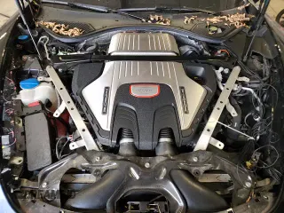 ✅ 2018 Porsche Panamera Turbo • VIN: WP0AF2A74JL140773 • Lot: 87437805. Wystawiony na Copart z przebiegiem 36 801 mil. Bezpłatny archiwum sprzedaży aukcyjnych z USA i szczegółowy raport historii pojazdu na DreamBid. Zdjęcie 13.