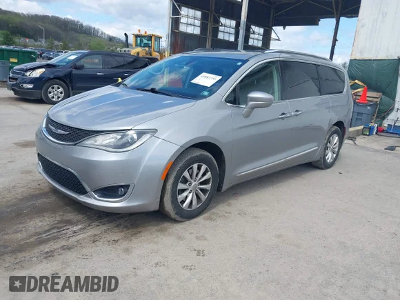 ✅ 2019 Chrysler Pacifica Touring L • VIN: 2C4RC1BG2KR650343 • Lot: 44883755. Listed on IAAI with 133,212 mi. Free auction sales archive from the USA and detailed vehicle history report at DreamBid. Image 2.
