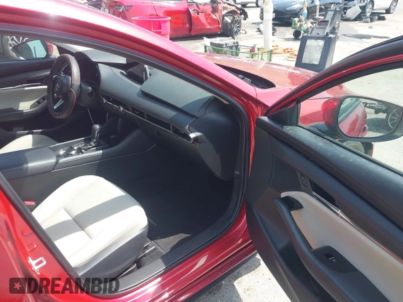 ✅ 2024 Mazda 3 S Preferred • VIN: 3MZBPACM5RM418876 • Lot: 44819629. Wystawiony na IAAI z przebiegiem 13 122 mil. Bezpłatny archiwum sprzedaży aukcyjnych z USA i szczegółowy raport historii pojazdu na DreamBid. Zdjęcie 5.