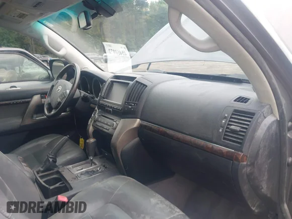 ✅ 2011 Toyota Land Cruiser • VIN: JTMHY7AJ9B4007410 • Lot: 40460972. Wystawiony na IAAI z przebiegiem 175 901 mil. Bezpłatny archiwum sprzedaży aukcyjnych z USA i szczegółowy raport historii pojazdu na DreamBid. Zdjęcie 5.