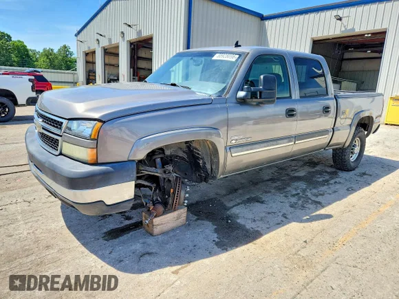 ✅ 2007 Chevrolet Silverado 2500HD LT3 • VIN: 1GCHK23D17F144879 • Lot: 55928096. Wystawiony na Copart z przebiegiem 335 975 mil. Bezpłatny archiwum sprzedaży aukcyjnych z USA i szczegółowy raport historii pojazdu na DreamBid. Zdjęcie 1.