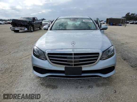 ✅ 2017 Mercedes-Benz E 300 Luxury • VIN: WDDZF4JB3HA114924 • Lot: 39983293. Listed on Copart with 39,530 mi. Free auction sales archive from the USA and detailed vehicle history report at DreamBid. Image 5.
