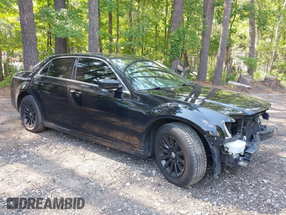 ✅ 2013 Chrysler 300 • VIN: 2C3CCAAG3DH528871 • Lot: 45341113. Wystawiony na IAAI z przebiegiem 51 072 mil. Bezpłatny archiwum sprzedaży aukcyjnych z USA i szczegółowy raport historii pojazdu na DreamBid. Zdjęcie 1.