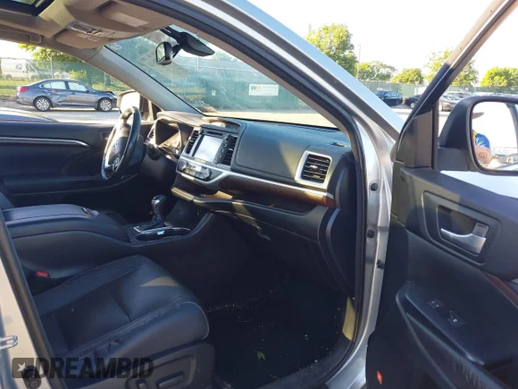 ✅ 2015 Toyota Highlander Limited • VIN: 5TDDKRFH3FS192419 • Лот: 45380616. Опубліковано раніше на IAAI з пробігом 199 544 миль. Безкоштовний доступ до архіву аукціонних продажів зі США та докладний звіт про історію автомобіля на DreamBid. Зображення 5.
