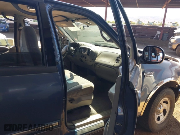 ✅ 2002 Ford Expedition XLT • VIN: 1FMRU15W72LA39129 • Lot: 43294947. Wystawiony na IAAI z przebiegiem 218 508 mil. Bezpłatny archiwum sprzedaży aukcyjnych z USA i szczegółowy raport historii pojazdu na DreamBid. Zdjęcie 5.
