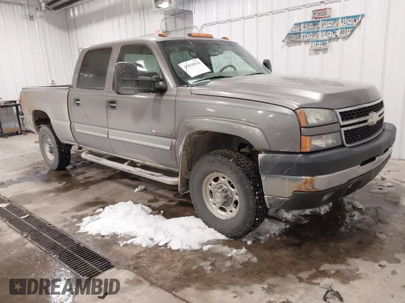 ✅ 2006 Chevrolet Silverado 2500HD LT3 • VIN: 1GCHK23U96F122322 • Лот: 43838018. Опубликован ранее на IAAI с пробегом 263 098 миль. Бесплатный доступ к архиву аукционных продаж из США и подробный отчёт об истории автомобиля на DreamBid. Изображение 1.