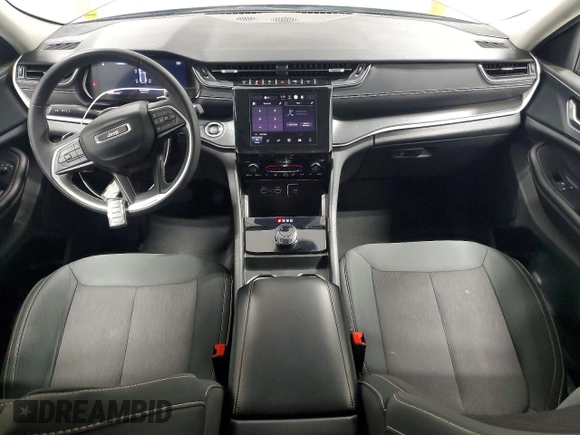 ✅ 2024 Jeep Grand Cherokee Laredo • VIN: 1C4RJGAGXRC708079 • Lot: 73863775. Wystawiony na Copart z przebiegiem 65 056 mil. Bezpłatny archiwum sprzedaży aukcyjnych z USA i szczegółowy raport historii pojazdu na DreamBid. Zdjęcie 8.