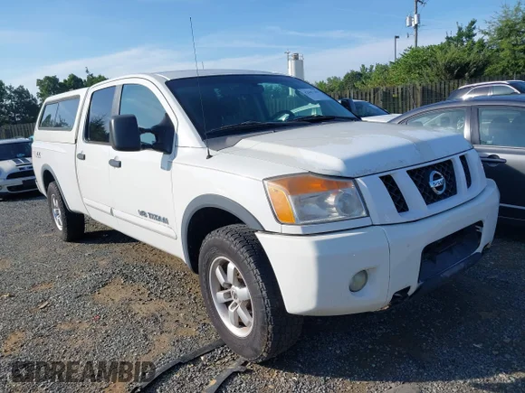 ✅ 2008 Nissan Titan XE • VIN: 1N6AA07FX8N309885 • Lot: 42847181. Wystawiony na IAAI z przebiegiem 192 595 mil. Bezpłatny archiwum sprzedaży aukcyjnych z USA i szczegółowy raport historii pojazdu na DreamBid. Zdjęcie 1.