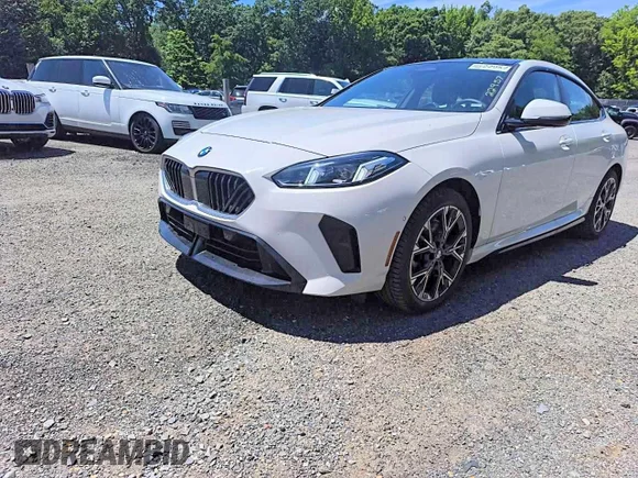 ✅ 2025 BMW 2 Series 228i xDrive • VIN: WBA23GG03S7S60107 • Lot: 55640186. Wystawiony na Copart z przebiegiem 14 429 mil. Bezpłatny archiwum sprzedaży aukcyjnych z USA i szczegółowy raport historii pojazdu na DreamBid. Zdjęcie 1.