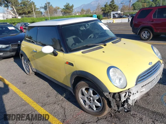 ✅ 2006 MINI Hardtop • VIN: WMWRC33576TK65655 • Лот: 43236694. Опубликован ранее на IAAI с пробегом 43 583 миль. Бесплатный доступ к архиву аукционных продаж из США и подробный отчёт об истории автомобиля на DreamBid. Изображение 1.