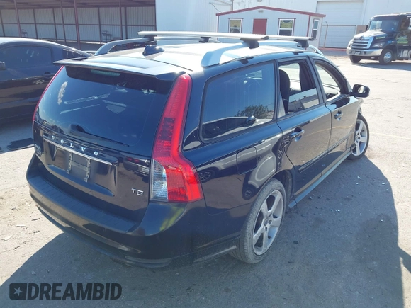 ✅ 2011 Volvo V50 • VIN: YV1672MW6B2627397 • Lot: 43410982. Wystawiony na IAAI z przebiegiem 225 642 mil. Bezpłatny archiwum sprzedaży aukcyjnych z USA i szczegółowy raport historii pojazdu na DreamBid. Zdjęcie 4.