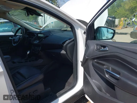 ✅ 2019 Ford Escape Titanium • VIN: 1FMCU0J95KUC37217 • Лот: 43248240. Опубліковано раніше на IAAI з пробігом 93 137 миль. Безкоштовний доступ до архіву аукціонних продажів зі США та докладний звіт про історію автомобіля на DreamBid. Зображення 5.