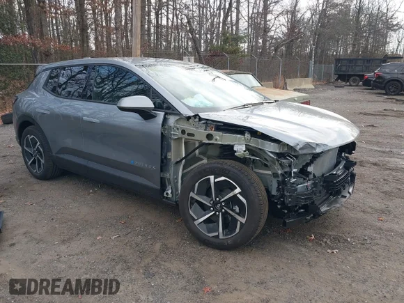 ✅ 2025 Chevrolet Equinox EV LT1 w/PCY • VIN: 3GN7DMRP7SS228543 • Лот: 43767165. Опубликован ранее на IAAI с пробегом 4 827 миль. Бесплатный доступ к архиву аукционных продаж из США и подробный отчёт об истории автомобиля на DreamBid. Изображение 1.