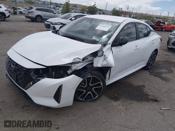✅ 2025 Nissan Sentra SR • VIN: 3N1AB8DV4SY324812 • Lot: 45266911. Wystawiony na IAAI z przebiegiem 25 886 mil. Bezpłatny archiwum sprzedaży aukcyjnych z USA i szczegółowy raport historii pojazdu na DreamBid. Zdjęcie 2.