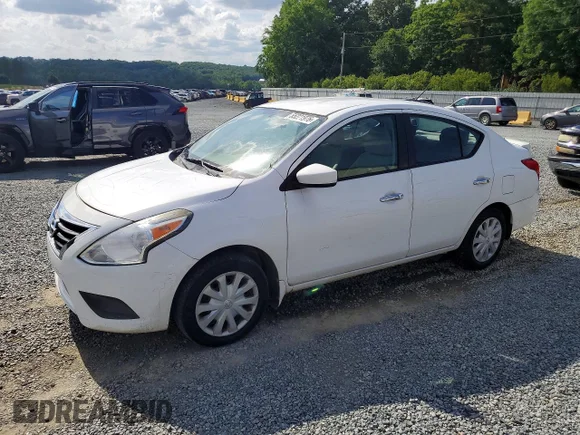 ✅ 2015 Nissan Versa S Plus • VIN: 3N1CN7AP0FL817597 • Lot: 55221976. Wystawiony na Copart z przebiegiem 73 162 mil. Bezpłatny archiwum sprzedaży aukcyjnych z USA i szczegółowy raport historii pojazdu na DreamBid. Zdjęcie 1.