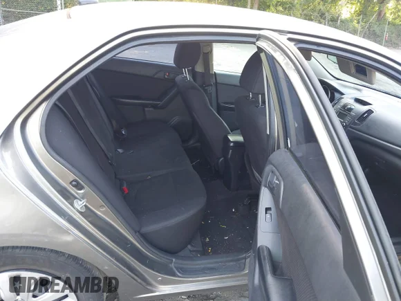 ✅ 2012 Kia Forte EX • VIN: KNAFU4A25C5547517 • Lot: 45354270. Wystawiony na IAAI z przebiegiem 262 386 mil. Bezpłatny archiwum sprzedaży aukcyjnych z USA i szczegółowy raport historii pojazdu na DreamBid. Zdjęcie 8.