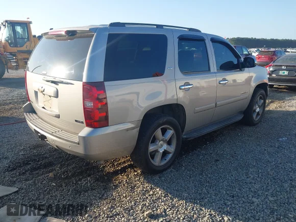 ✅ 2008 Chevrolet Tahoe LS • VIN: 1GNFC13028R198291 • Lot: 44894271. Wystawiony na IAAI z przebiegiem 255 701 mil. Bezpłatny archiwum sprzedaży aukcyjnych z USA i szczegółowy raport historii pojazdu na DreamBid. Zdjęcie 4.