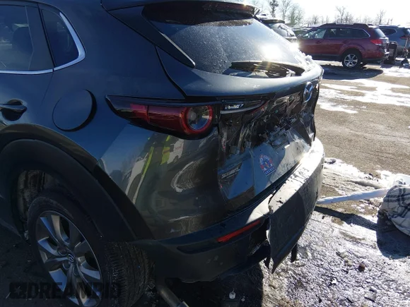 ✅ 2020 Mazda CX-30 Select • VIN: 3MVDMBCLXLM116975 • Lot: 44208387. Wystawiony na IAAI z przebiegiem 54 328 mil. Bezpłatny archiwum sprzedaży aukcyjnych z USA i szczegółowy raport historii pojazdu na DreamBid. Zdjęcie 6.