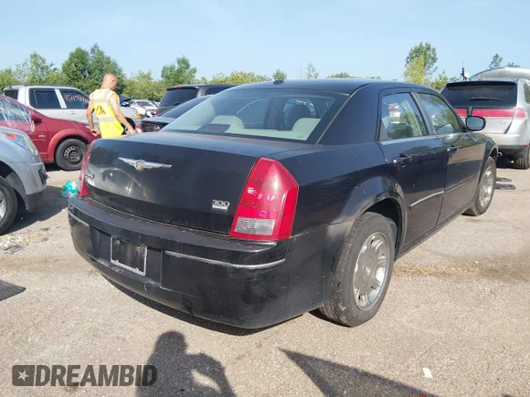 ✅ 2006 Chrysler 300 Touring • VIN: 2C3KA53G36H474819 • Lot: 45505028. Wystawiony na IAAI z przebiegiem 97 686 mil. Bezpłatny archiwum sprzedaży aukcyjnych z USA i szczegółowy raport historii pojazdu na DreamBid. Zdjęcie 4.