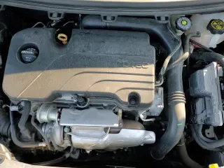 ✅ 2019 Chevrolet Cruze Premier • VIN: 1G1BF5SM5K7122263 • Lot: 68767175. Wystawiony na Copart z przebiegiem 31 342 mil mil. Skorzystaj z bezpłatnego archiwum sprzedaży aukcyjnych z USA i zobacz szczegółowy raport historii pojazdu na DreamBid. Zdjęcie 15.