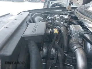 ✅ 2019 GMC Sierra 2500HD Denali • VIN: 1GT12SEY3KF240409 • Lot: 43223879. Wystawiony na IAAI z przebiegiem 191 099 mil. Bezpłatny archiwum sprzedaży aukcyjnych z USA i szczegółowy raport historii pojazdu na DreamBid. Zdjęcie 19.