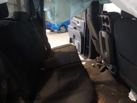 ✅ 2022 Chevrolet Silverado 1500 RST • VIN: 1GCUDEED3NZ610458 • Lot: 44486211. Wystawiony na IAAI z przebiegiem 126 mil. Bezpłatny archiwum sprzedaży aukcyjnych z USA i szczegółowy raport historii pojazdu na DreamBid. Zdjęcie 8.