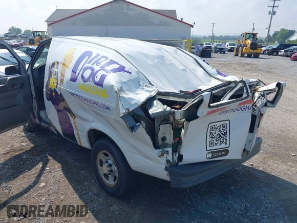 ✅ 2005 Chevrolet Astro Cargo • VIN: 1GCDM19XX5B108326 • Lot: 42701359. Wystawiony na IAAI z przebiegiem 321 053 mil. Bezpłatny archiwum sprzedaży aukcyjnych z USA i szczegółowy raport historii pojazdu na DreamBid. Zdjęcie 6.