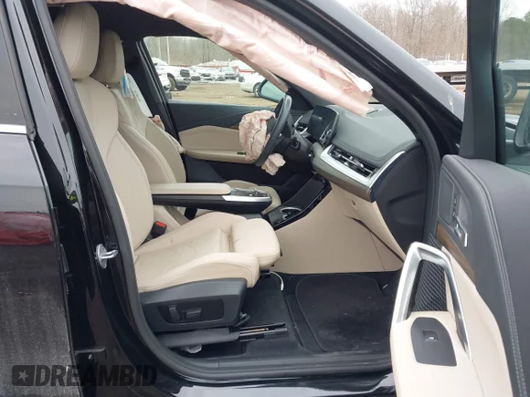 ✅ 2025 BMW X1 xDrive28i • VIN: WBX73EF0XS5137983 • Лот: 44329791. Опубліковано раніше на IAAI з пробігом 8 587 миль. Безкоштовний доступ до архіву аукціонних продажів зі США та докладний звіт про історію автомобіля на DreamBid. Зображення 5.