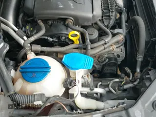 ✅ 2014 Volkswagen Passat S • VIN: 1VWAT7A34EC107634 • Lot: 43685205. Wystawiony na IAAI z przebiegiem 159 314 mil. Bezpłatny archiwum sprzedaży aukcyjnych z USA i szczegółowy raport historii pojazdu na DreamBid. Zdjęcie 12.