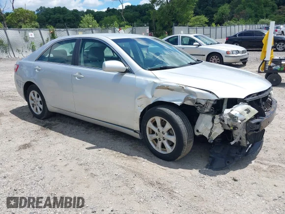 ✅ 2008 Toyota Camry XLE • VIN: 4T1BK46KX8U565360 • Lot: 45583290. Wystawiony na IAAI z przebiegiem 182 385 mil. Bezpłatny archiwum sprzedaży aukcyjnych z USA i szczegółowy raport historii pojazdu na DreamBid. Zdjęcie 1.