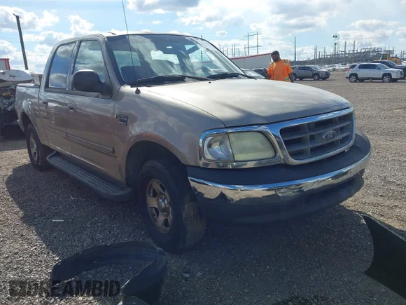 ✅ 2003 Ford F-150 XLT • VIN: 1FTRW07L43KC39226 • Лот: 44346548. Опубліковано раніше на IAAI з пробігом 286 432 миль. Безкоштовний доступ до архіву аукціонних продажів зі США та докладний звіт про історію автомобіля на DreamBid. Зображення 1.