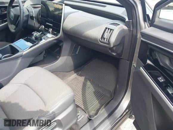 ✅ 2024 Toyota bZ4X XLE • VIN: JTMABACA2RA091417 • Лот: 43072120. Опубликован ранее на IAAI с пробегом 2 927 миль. Бесплатный доступ к архиву аукционных продаж из США и подробный отчёт об истории автомобиля на DreamBid. Изображение 5.