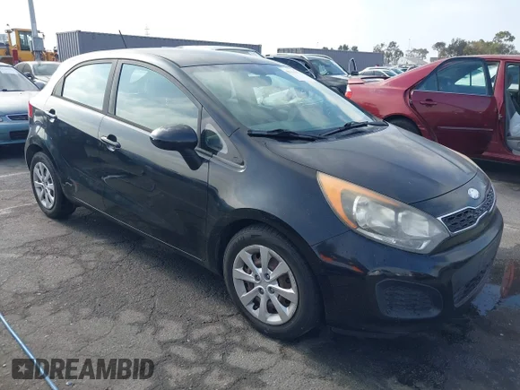✅ 2014 Kia Rio SX • VIN: KNADN5A32E6360381 • Lot: 45390373. Wystawiony na IAAI z przebiegiem 118 781 mil. Bezpłatny archiwum sprzedaży aukcyjnych z USA i szczegółowy raport historii pojazdu na DreamBid. Zdjęcie 1.
