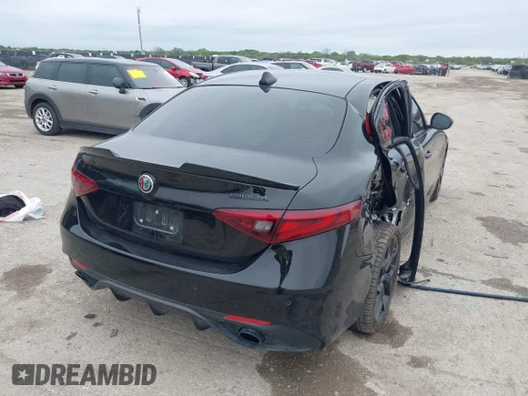 ✅ 2020 Alfa Romeo Giulia • VIN: ZARFAMAN9L7637186 • Лот: 41947571. Опубліковано раніше на IAAI з пробігом 37 491 миль. Безкоштовний доступ до архіву аукціонних продажів зі США та докладний звіт про історію автомобіля на DreamBid. Зображення 4.