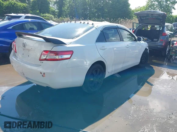 ✅ 2010 Toyota Camry LE • VIN: 4T1BF3EK2AU556982 • Lot: 45221540. Wystawiony na IAAI z przebiegiem 62 128 mil. Bezpłatny archiwum sprzedaży aukcyjnych z USA i szczegółowy raport historii pojazdu na DreamBid. Zdjęcie 4.