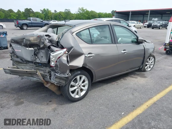 ✅ 2015 Nissan Versa SL • VIN: 3N1CN7AP7FL948722 • Lot: 44833043. Wystawiony na IAAI z przebiegiem 108 013 mil. Bezpłatny archiwum sprzedaży aukcyjnych z USA i szczegółowy raport historii pojazdu na DreamBid. Zdjęcie 4.