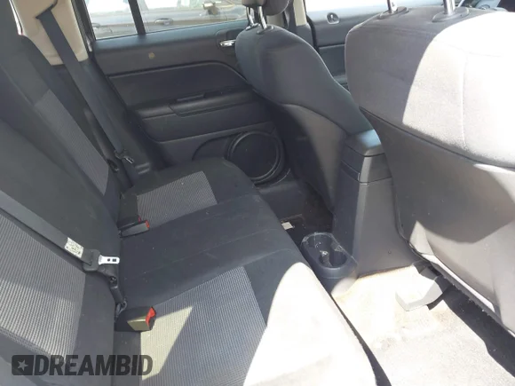 ✅ 2013 Jeep Patriot Latitude • VIN: 1C4NJPFB3DD213236 • Lot: 44735826. Wystawiony na IAAI z przebiegiem 220 235 mil. Bezpłatny archiwum sprzedaży aukcyjnych z USA i szczegółowy raport historii pojazdu na DreamBid. Zdjęcie 8.