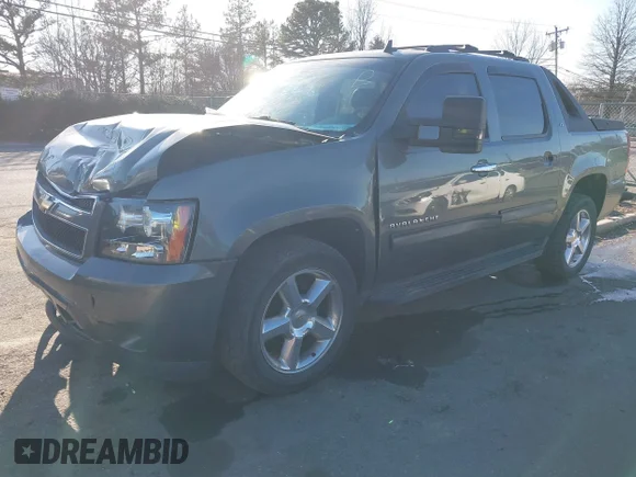✅ 2011 Chevrolet Avalanche LT • VIN: 3GNTKFE32BG121146 • Lot: 44263306. Listed on IAAI with 160,331 mi. Free auction sales archive from the USA and detailed vehicle history report at DreamBid. Image 2.